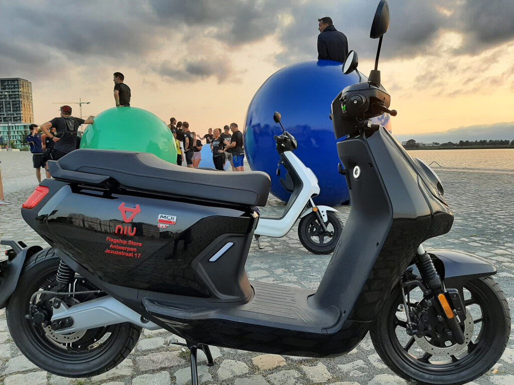 NIU Electric scooter - The port of antwerp marathon - THE PACK