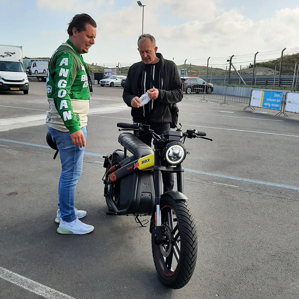 EV Experience - circuito de zandvoort - THE PACK - noticias de motocicletas eléctricas