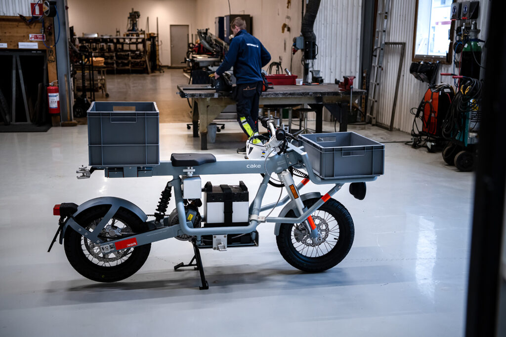 ride cake - :work - THE PACK - Electric motorcycle news