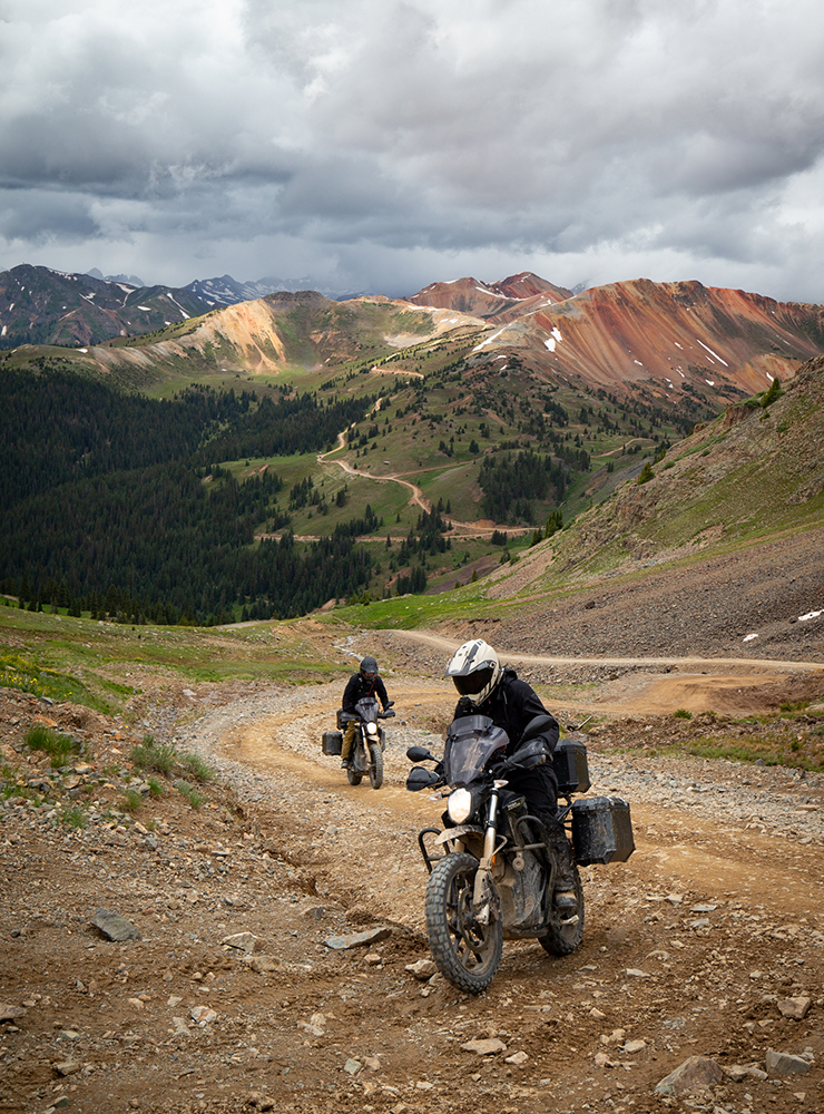 Tucker Neary - 1000 millas Montañas Rocosas - EL PAQUETE - Noticias de motocicletas eléctricas