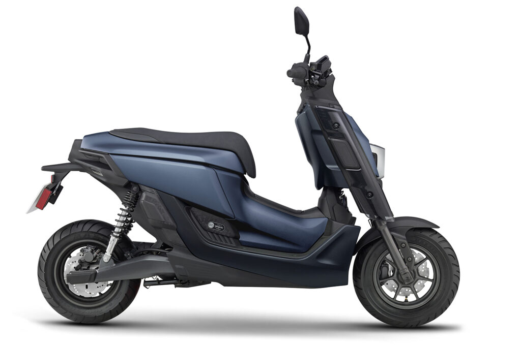 Yamaha EMF electric scooter - Gogoro - THE PACK - Electric Motorcycle News