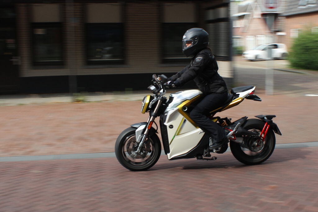 ovaobike MCR-M - THE PACK - Electric Motorcycle News - Andrew Thijssen