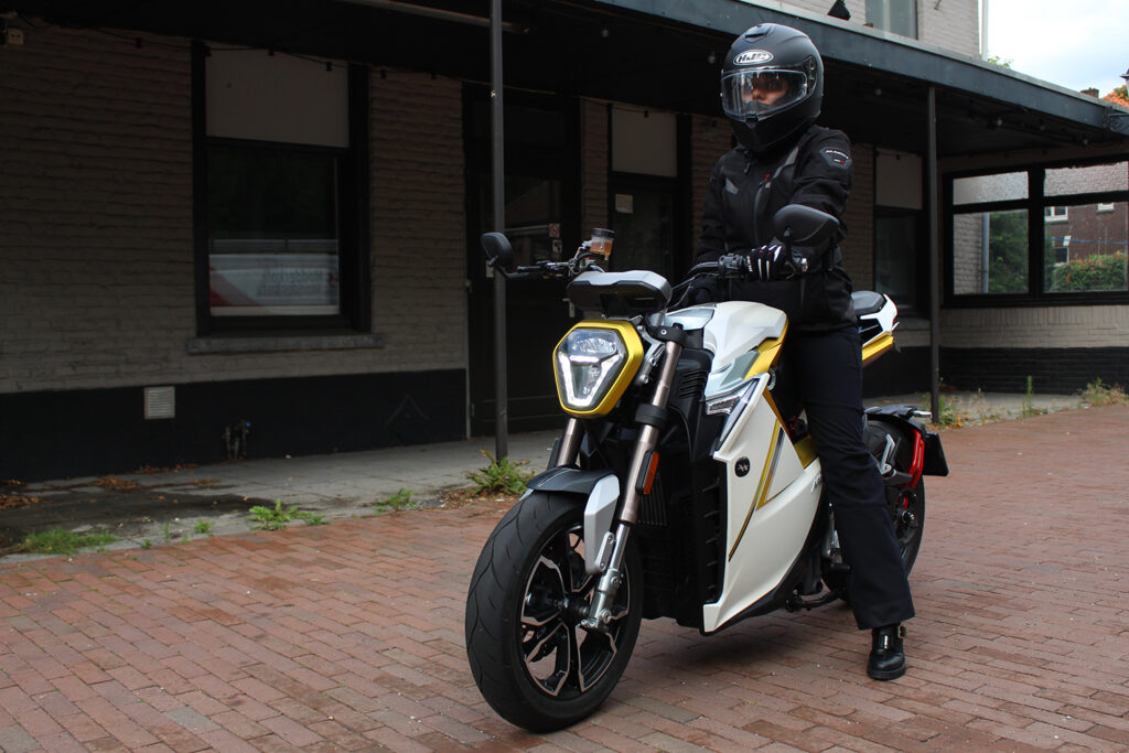 ovaobike MCR-M - THE PACK - Electric Motorcycle News - Andrew Thijssen