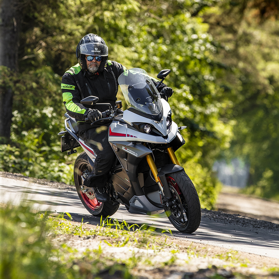Test ride Energica Experia - THE PACK - Electric Motorcycle News