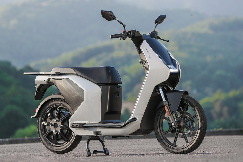 Vmoto Soco F01 - THE PACK - Electric Motorcycle News