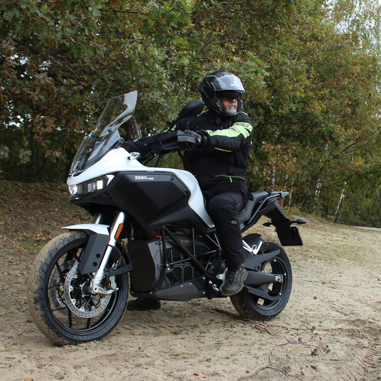 Zero DSR/X test - Andrew Thijssen - THE PACK - Electric Motorcycle News