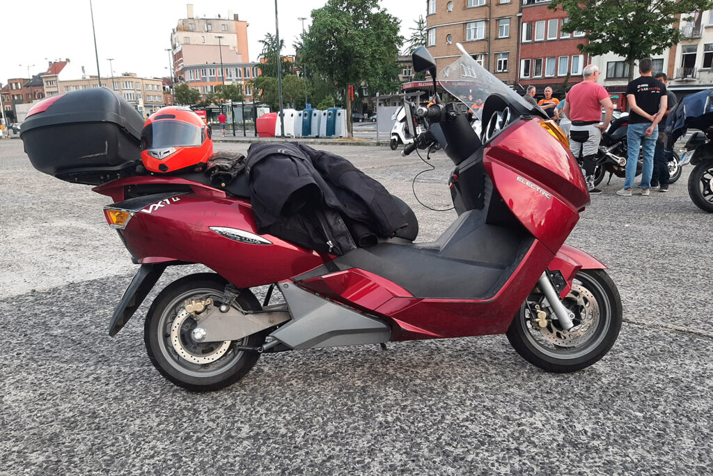 Electric Night Ride Brussels - THE PACK - Electric Motorcycle News