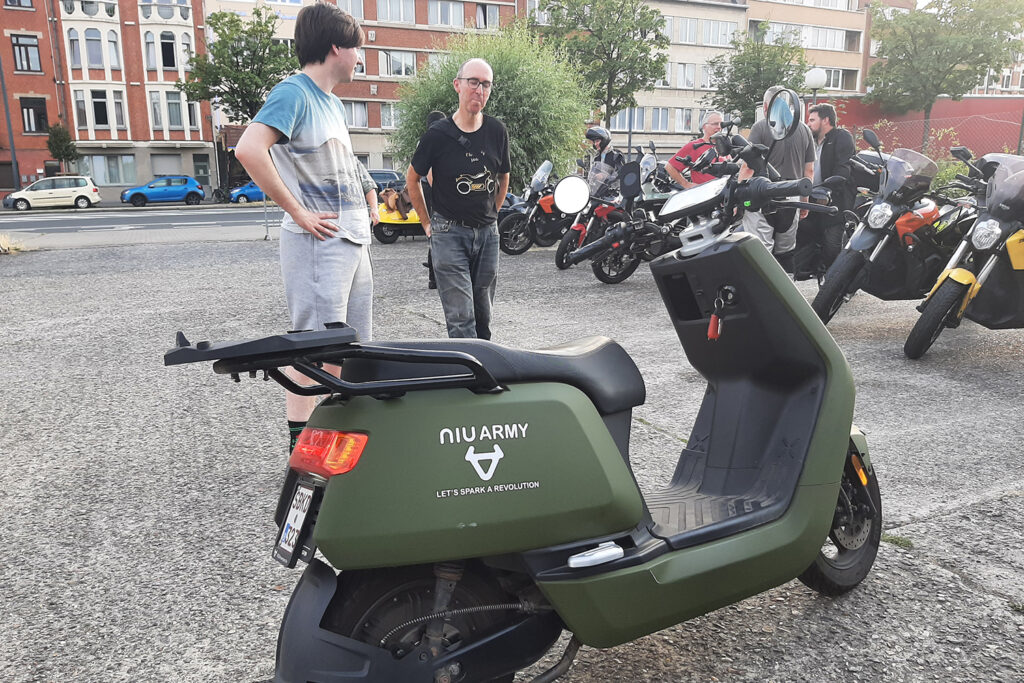 Electric Night Ride Brussels - THE PACK - Electric Motorcycle News