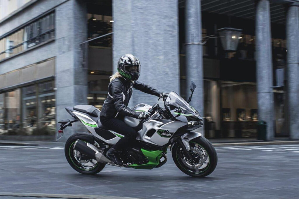 Kawasaki Ninja 7 HEV - THE PACK - Electric Motorcycle News