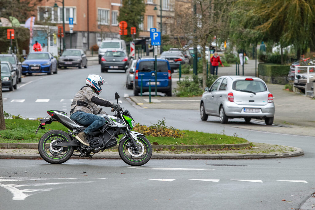 Kawasaki Z e-1 road test - THE PACK - Electric Motorcycle News