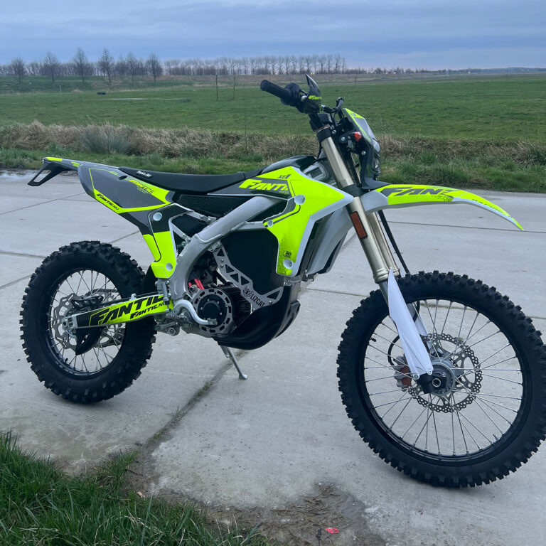 Fantic XE1 - electric enduro - Lizcat powertrain - THE PACK - Electric Motorcycle News