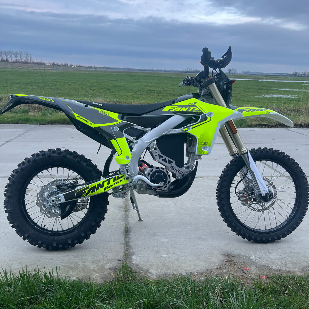Fantic XE1 - electric enduro - Lizcat powertrain - THE PACK - Electric Motorcycle News