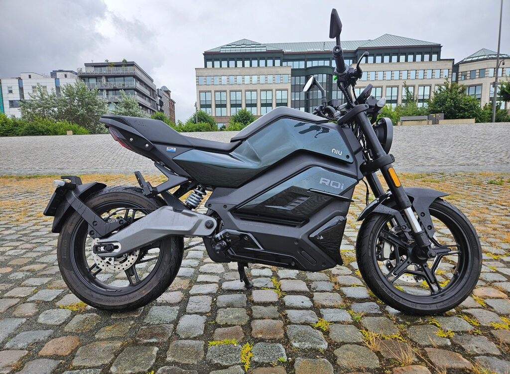 Test review NIU RQi in Antwerp - THE PACK - Electric Motorcycle News