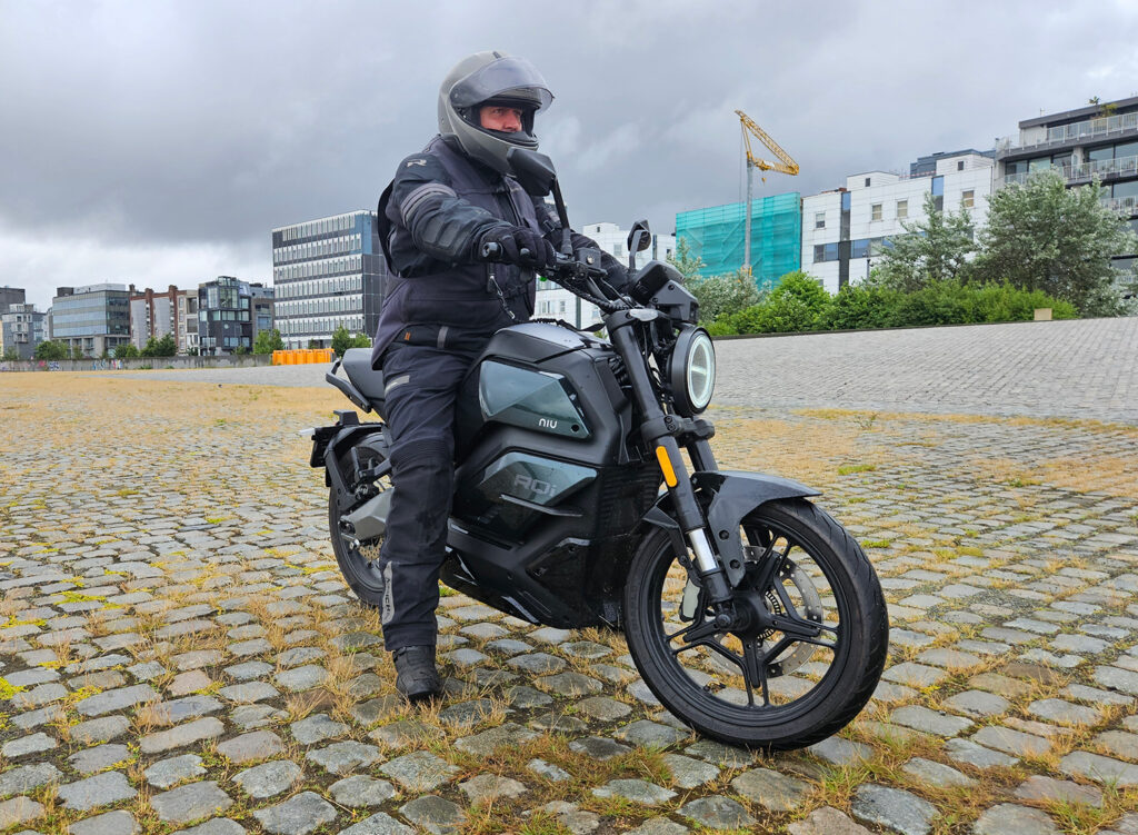 Test review NIU RQi in Antwerp - THE PACK - Electric Motorcycle News