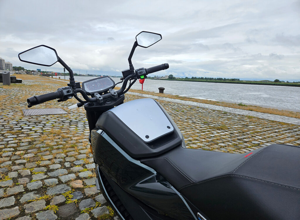 Test review NIU RQi in Antwerp - THE PACK - Electric Motorcycle News