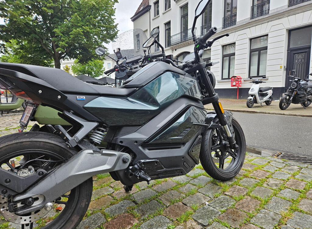 Test review NIU RQi in Antwerp - THE PACK - Electric Motorcycle News