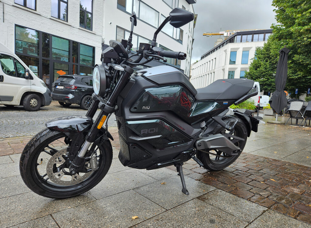 Test review NIU RQi in Antwerp - THE PACK - Electric Motorcycle News