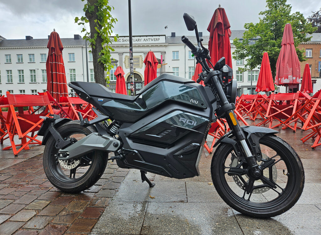 Test review NIU RQi in Antwerp - THE PACK - Electric Motorcycle News