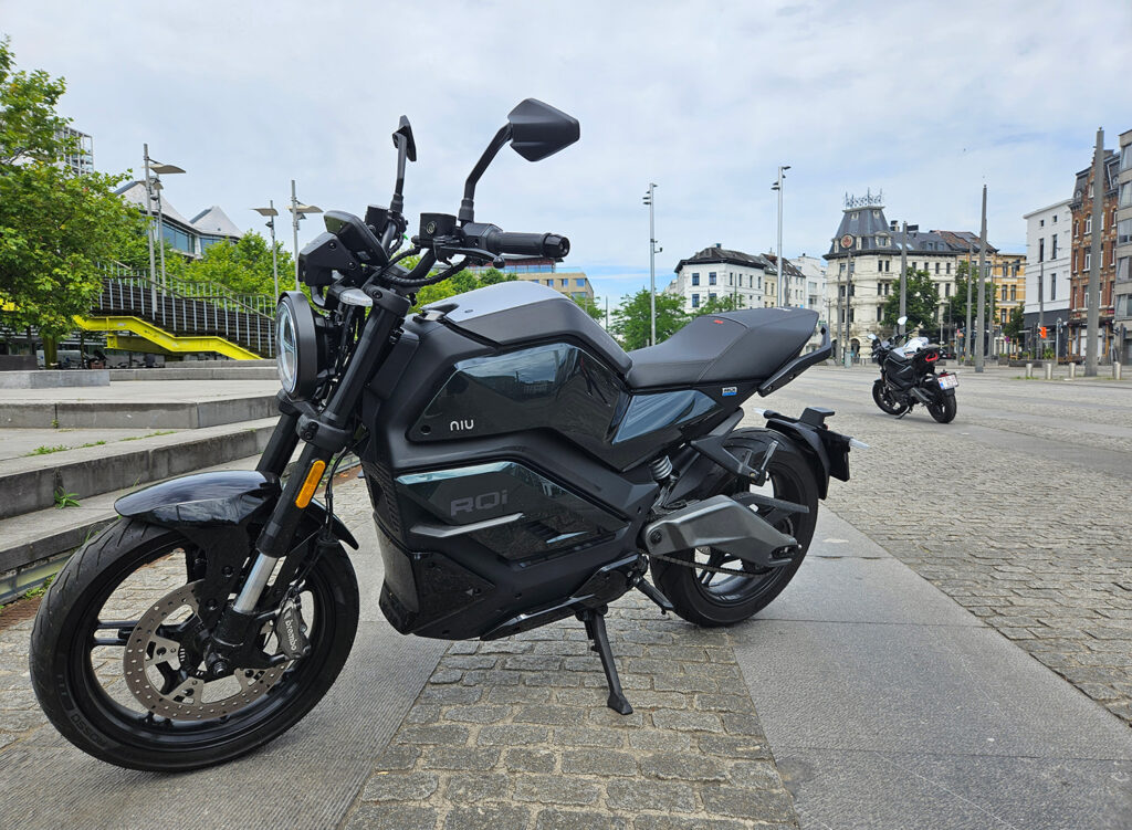 Test review NIU RQi in Antwerp - THE PACK - Electric Motorcycle News