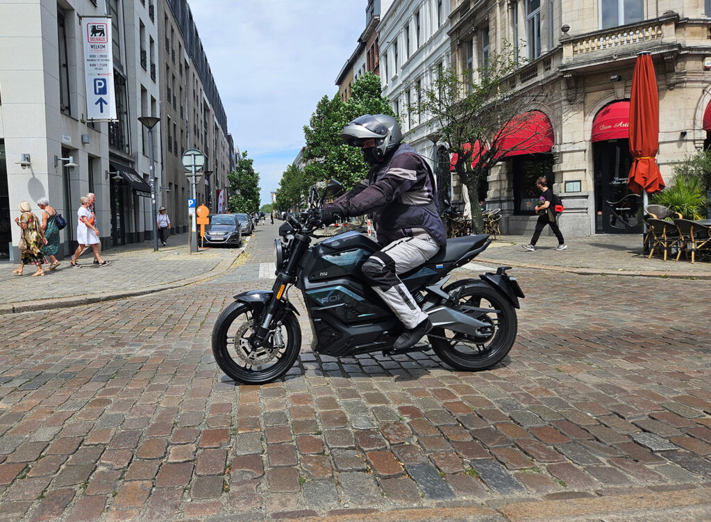 Test review NIU RQi in Antwerp - THE PACK - Electric Motorcycle News