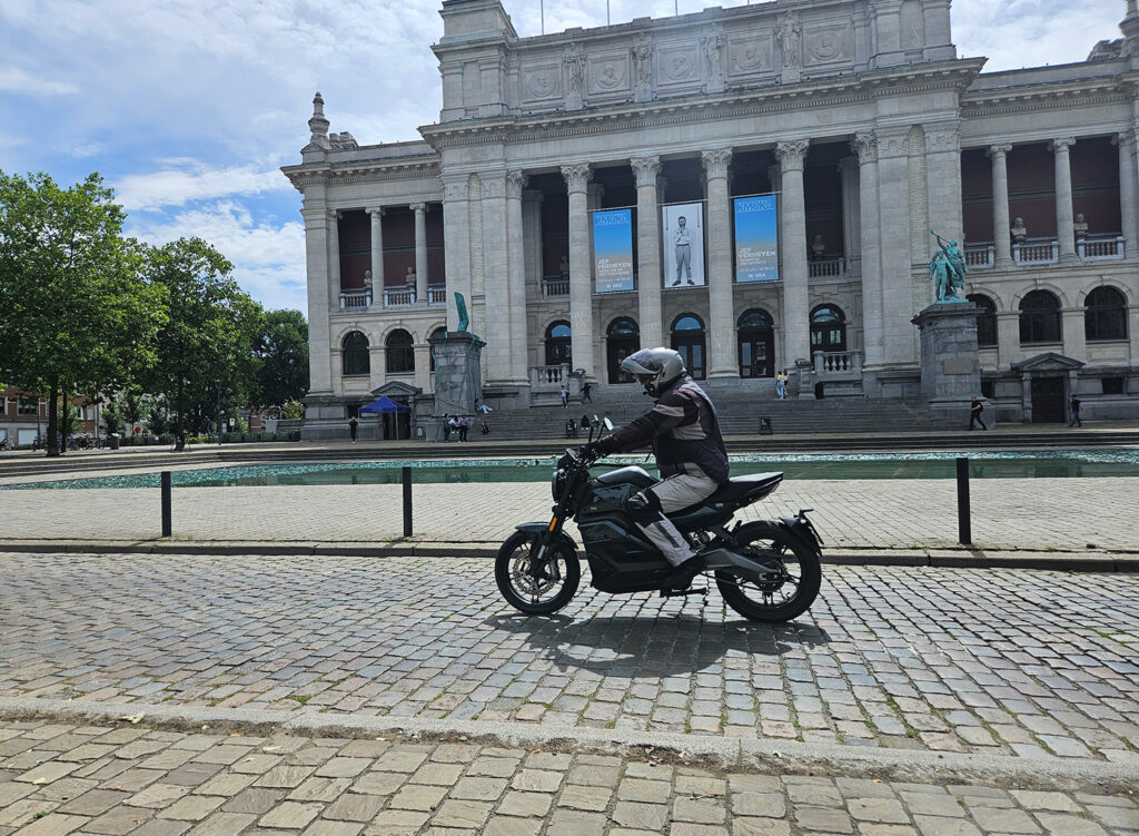 Test review NIU RQi in Antwerp - THE PACK - Electric Motorcycle News