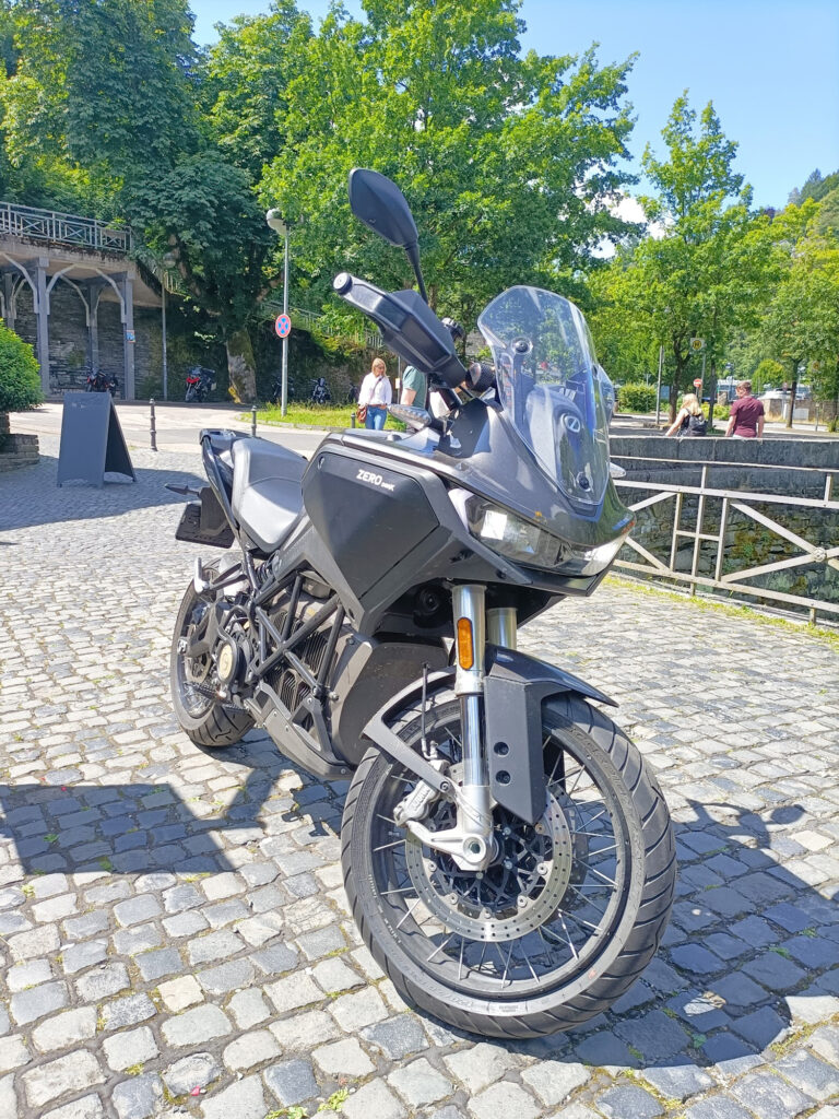 Zero DSR/X - Eifel roadtrip - Andrew Thijssen - THE PACK - Electric Motorcycle News