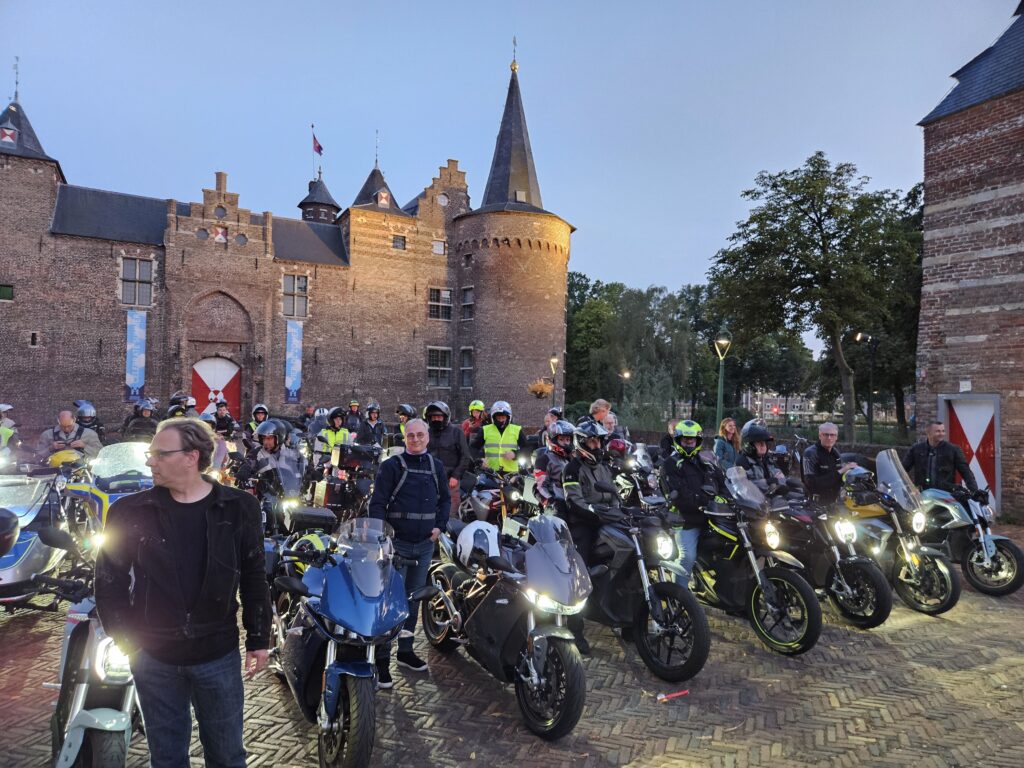 Electric Night Ride 7 - Helmond Eindhoven - THE PACK - Electric Motorcycle News