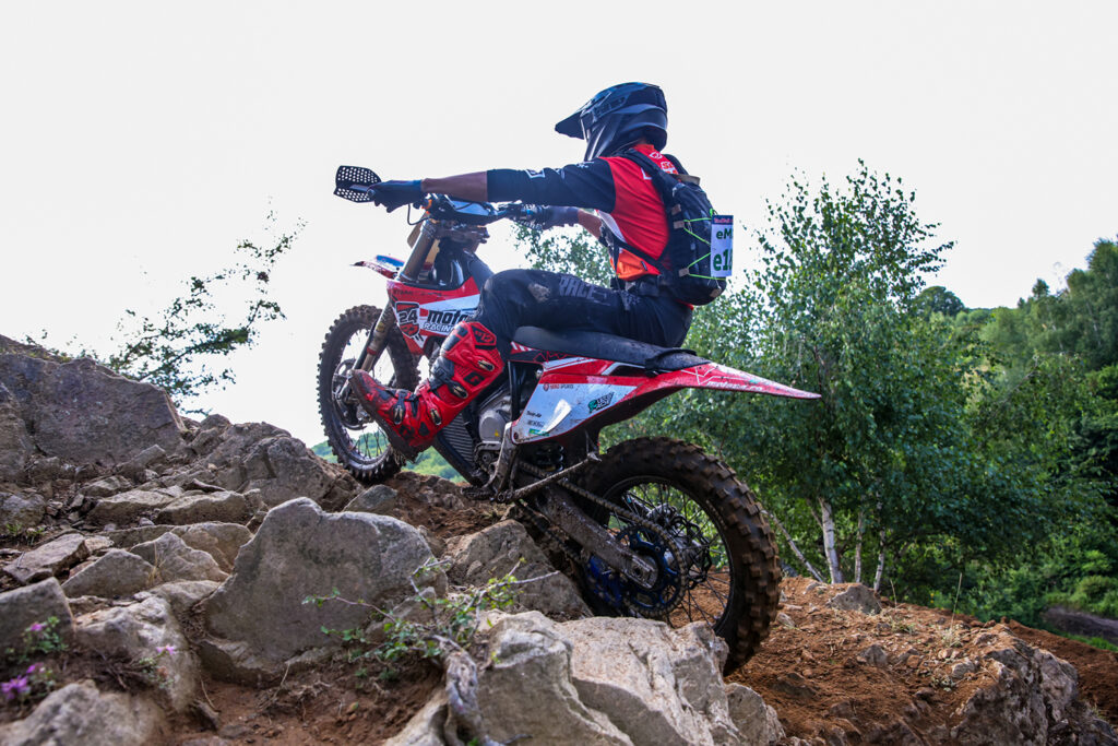 Hard Enduro Red Bull Romaniacs - eMoto class - THE PACK - Electric Motorcycle News