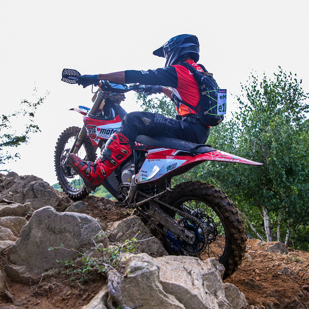 Hard Enduro Red Bull Romaniacs - eMoto class - THE PACK - Electric Motorcycle News