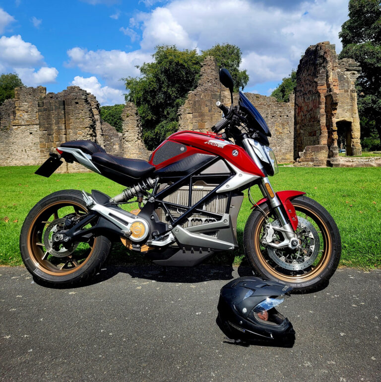 E-rider on the road - Sean Willes - THE PACK - Electric Motorcycle News