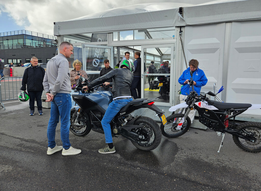 EV EXPERIÊNCIA - The Pack Plaza - Zero Motorcycles - Notícias de motocicletas elétricas