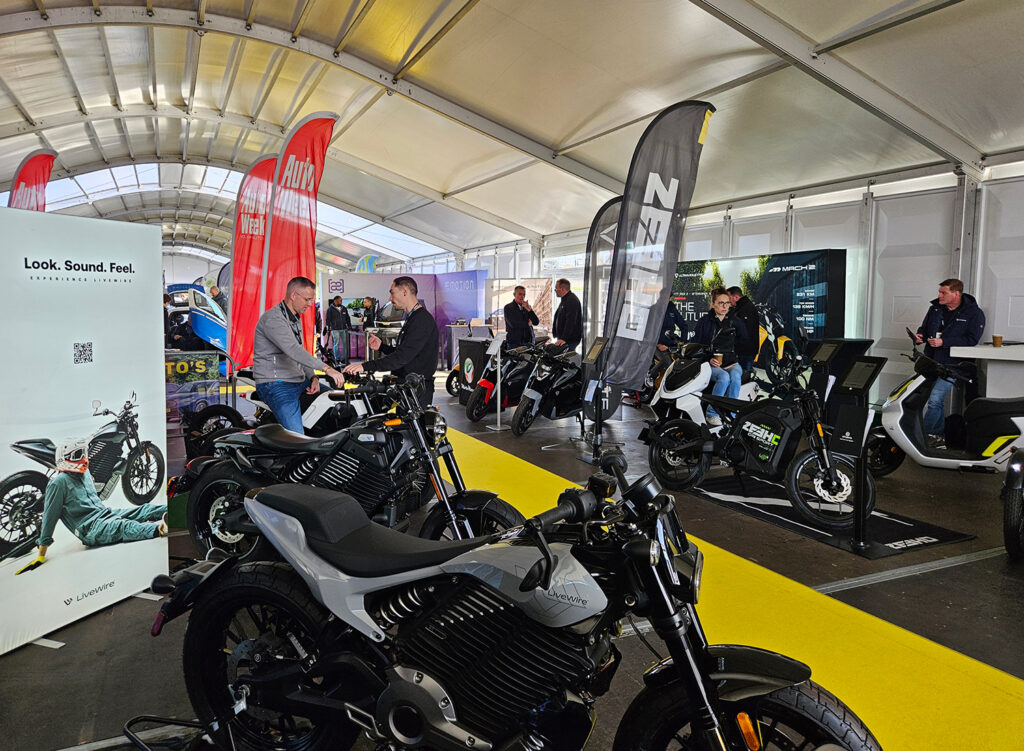 Experiência EV - The Pack Plaza - Notícias de motocicletas elétricas