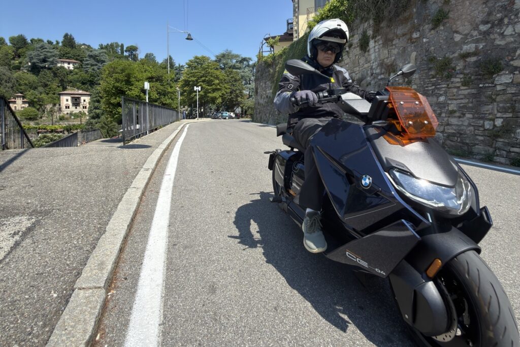 Design on the road - BMW CE 04 - THE PACK ITALIA - Electric Motorcycle News